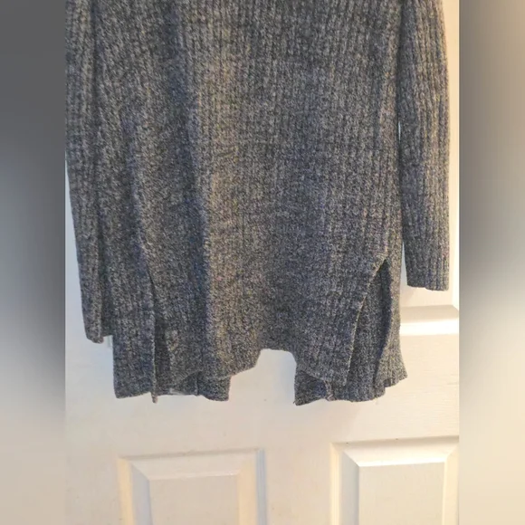 Barefoot Dreams Open-Front Cardigan Sweater With Pockets. Navy And Gray Blend. - Picture 6 of 10